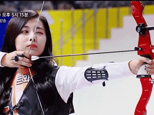 Bạn trẻ - Cuộc sống - Chỉ một khoảnh khắc "nữ thần bắn cung" khiến dân mạng thổn thức