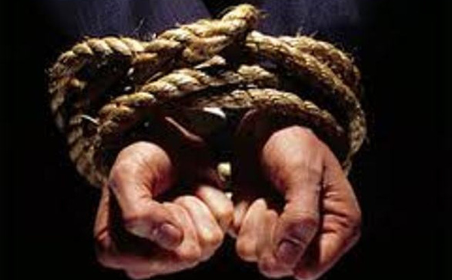 Con vay tiền không trả, mẹ bị chủ nợ “bắt cóc” - 1