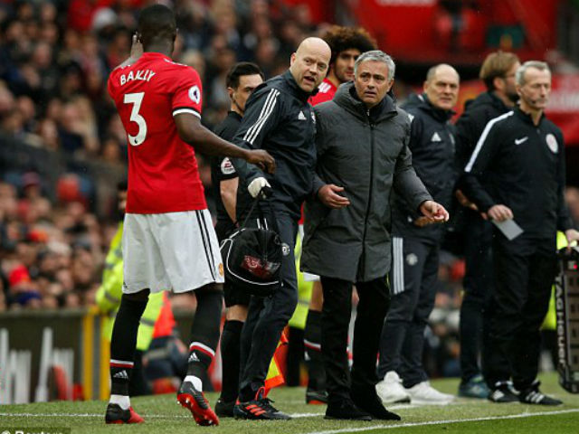 Eric Bailly: Tội đồ phản lưới MU và người hùng khiêu vũ với trái bóng