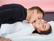 Bạn trẻ - Cuộc sống - Giải mã tình cảm của đối phương qua cách hôn