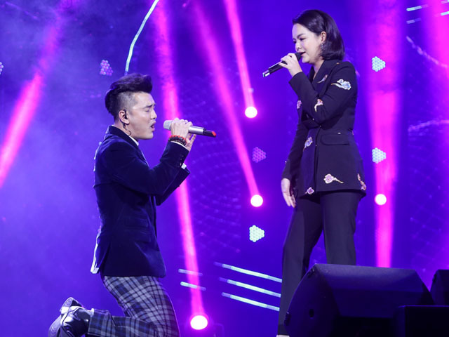 Ca nhạc - MTV - Ưng Hoàng Phúc quỳ gối hát cùng Phạm Quỳnh Anh