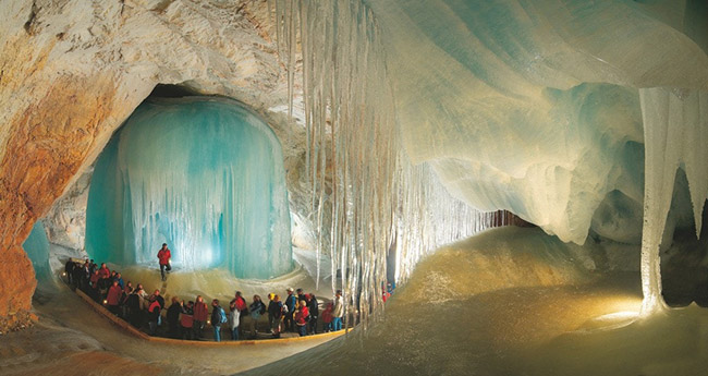 Độc đáo hang động băng giá lớn nhất thế giới - 8