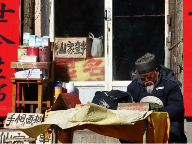 Thế giới - TQ: Gặp lại khách bị phán chết trước năm 2018, thầy bói lãnh "đòn thù"