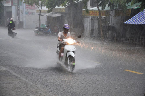 Miền Bắc chuyển mưa dông, đề phòng sấm sét và mưa đá - 1