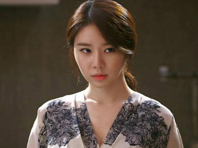 Bạn trẻ - Cuộc sống - Vợ bình tĩnh nhất dải ngân hà khi bắt quả tang chồng "ăn chả"