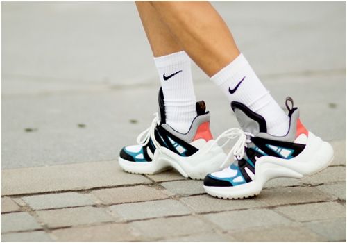 Giày "khủng bố" được các cô nàng khắp nơi săn lùng - 3