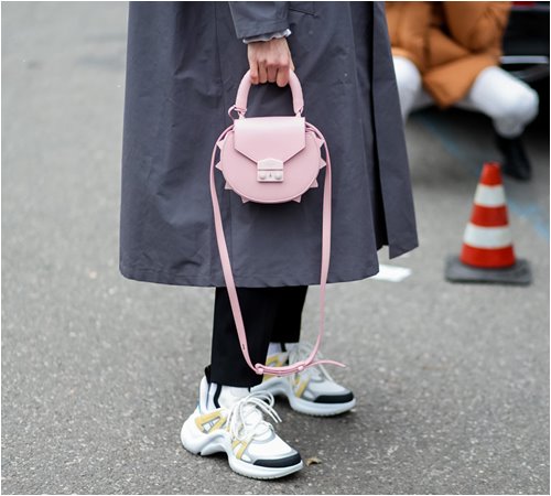 Giày "khủng bố" được các cô nàng khắp nơi săn lùng - 13