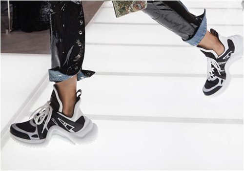 Giày "khủng bố" được các cô nàng khắp nơi săn lùng - 12