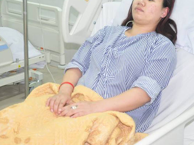 Ngậm kẹo thường xuyên vì tưởng hạ đường huyết, cô gái trẻ không ngờ mắc bệnh hiếm - 1