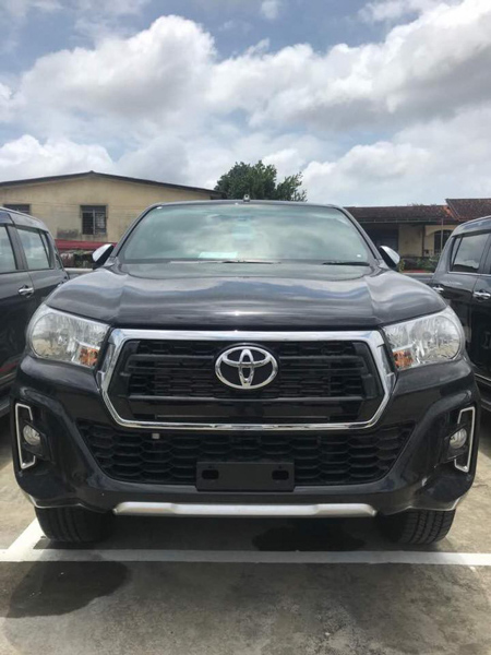Toyota Hilux 2018 xuất hiện tại Malaysia mang phong cách của Toyota Tacoma - 2