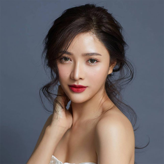 Hiện trang cá nhân facebook và insta của cô tổng cộng có tới 600 ngàn người theo dõi.