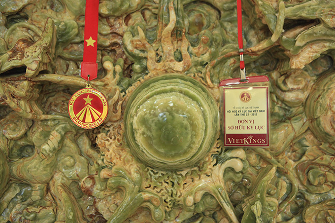 Chiêm ngưỡng bức tranh 9 rồng bằng ngọc nguyên khối lớn nhất châu Á - 4