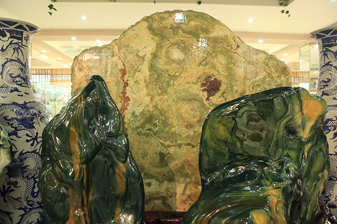 Chiêm ngưỡng bức tranh 9 rồng bằng ngọc nguyên khối lớn nhất châu Á - 9