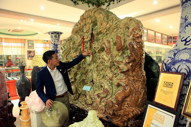 Chiêm ngưỡng bức tranh 9 rồng bằng ngọc nguyên khối lớn nhất châu Á - 10