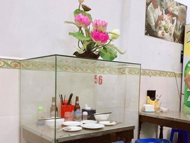 Thế giới - Ảnh bàn ông Obama ăn bún chả lồng kính lên báo Tây