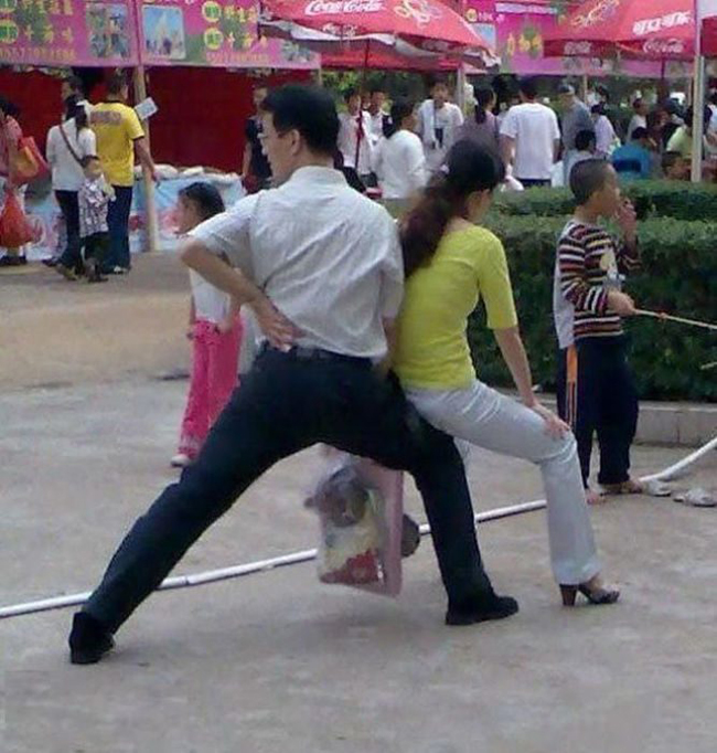 Nghỉ ngơi đi, tôi còn trụ được nửa ngày nữa.