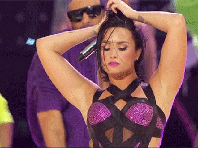 Ca nhạc - MTV - "Cựu công chúa Disney" gây sốc với màn biểu diễn phản cảm