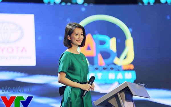 Chuyện váy áo khi lên sóng của MC truyền hình VTV - 2