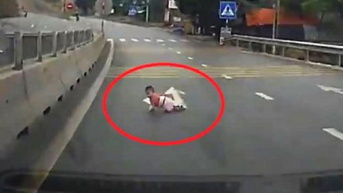 Nóng 24h qua: Mẹ đổ ớt vào vùng kín nhân tình của con trai - 2