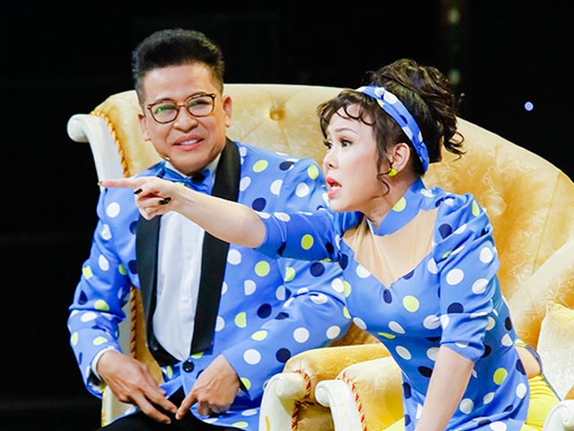 Đời sống Showbiz - Việt Hương bật khóc nhớ lại cảnh hát nhà hàng kiếm sống năm 15 tuổi