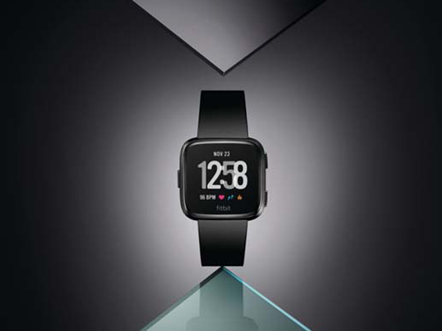 Đáp trả Apple, Fitbit tung siêu phẩm đồng hồ thông minh với giá 200 USD 