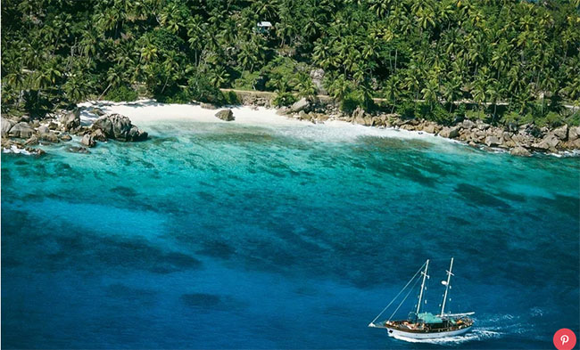 Đảo Seychelles: Là dãy đảo số 1 ở Châu Phi và Trung Đông và được ca ngợi vì vẻ đẹp tuyệt vời của nó. Trong đó hòn đảo Praslin - một trong số 116 hòn đảo ở Seychelles - từng được cho là Vườn Eden.