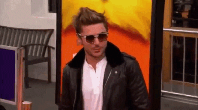 Những sự cố để đời của sao trên sân khấu - 2