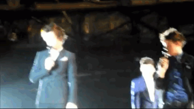 Những sự cố để đời của sao trên sân khấu - 4