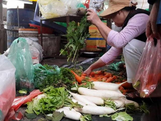 Thị trường - Tiêu dùng - Nghịch lý dân nhổ củ cải vứt bỏ, giá bán vẫn cao