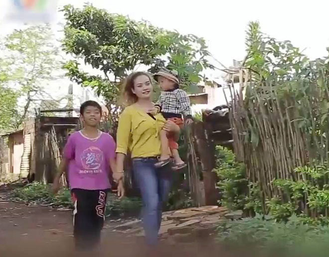 Cô gái Tây Nguyên chưa chồng, cứu hai đứa trẻ sắp bị chôn sống về nuôi (P.1) - 3