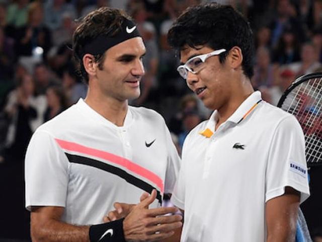 Thể thao - Federer hạ gục Hyeon Chung: "Thầy phù thủy" bóp nghẹt sao mai