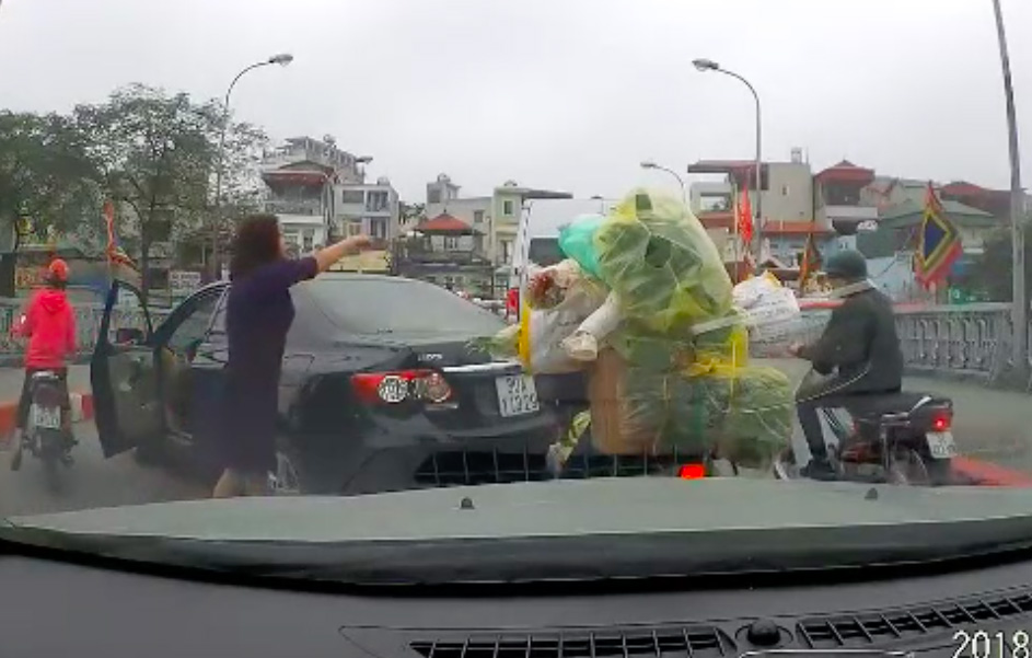 Nóng 24h qua: Sốc với số tiền tang vật trong đường dây đánh bạc liên quan tướng công an - 5