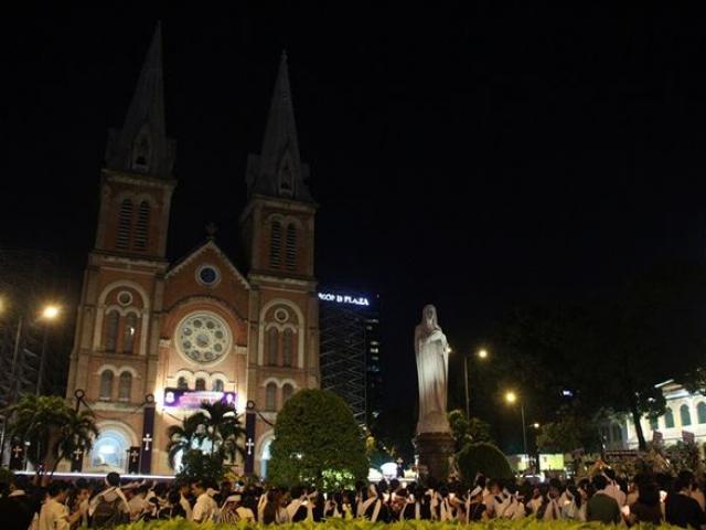 Nghìn người hát thánh ca đưa tiễn Tổng giám mục Bùi Văn Đọc