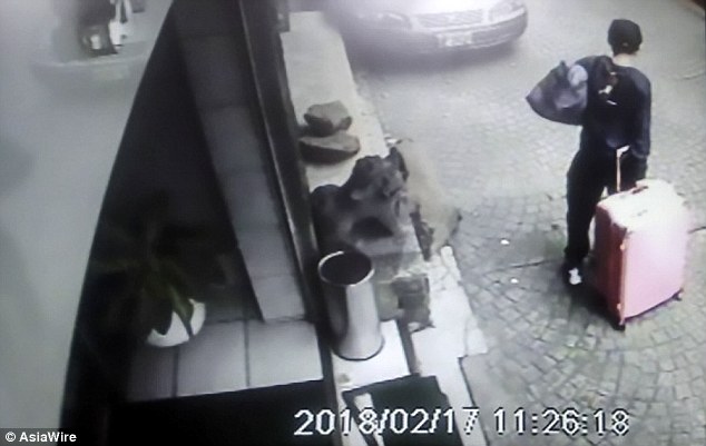 TQ: Kéo vali chứa xác bạn gái ra khỏi khách sạn ngày lễ Tình nhân - 2