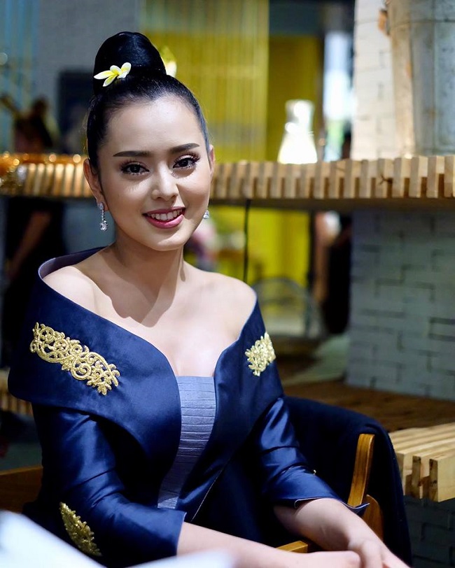 Phounesup Phonnyotha đăng quang ngôi vị Á hậu 1 cuộc thi Miss Grand Laos 2017 (Hoa hậu Hòa bình thế giới Lào) và được chọn là đại diện tại Miss International 2017.