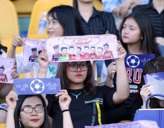 Người đẹp Cần Thơ cuồng nhiệt đón Quang Hải U23 như siêu sao - 4