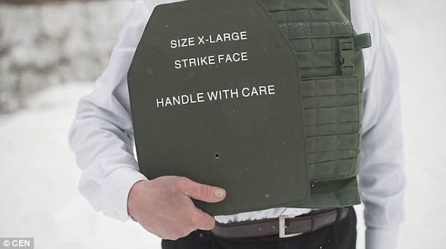 Video: Sếp đứng cách 10m cho nhân viên xả đạn AK vào người - 2