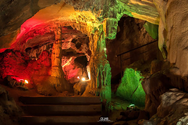 Top 8 hang động ngầm đẹp đến nín thở trên thế giới - 1