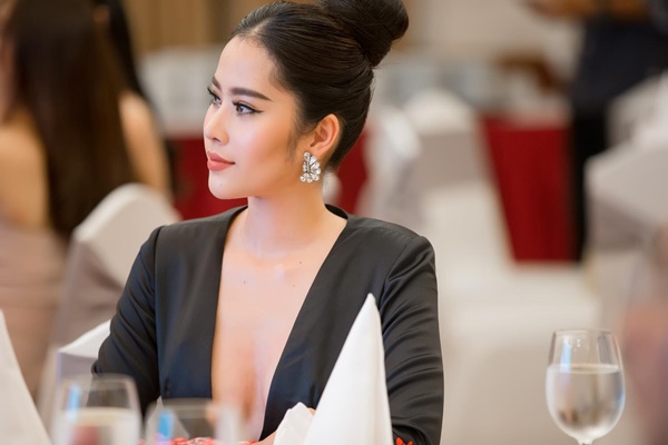 Gu mặc nữ tính của Hoa khôi miền Tây yêu Trường Giang - 4