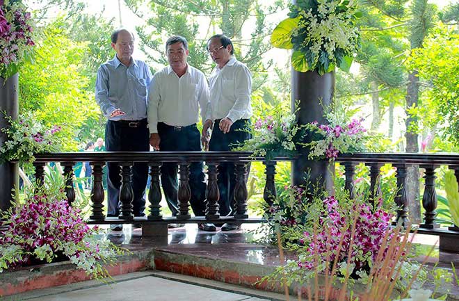 Trang nghiêm mộ phần nơi ông Phan Văn Khải sẽ an nghỉ - 8