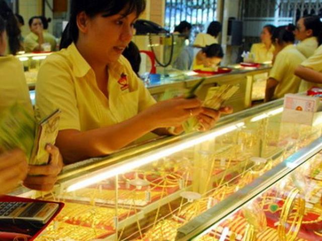 Kinh doanh - Giá vàng giảm chờ Mỹ tăng lãi suất