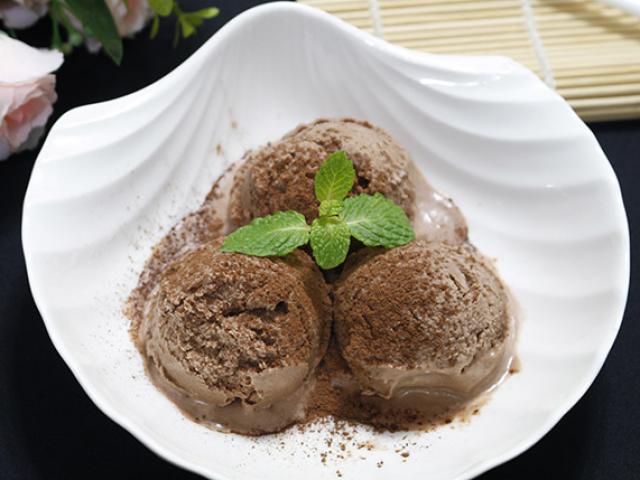 Ẩm thực - Không cần dùng máy vẫn làm được kem chocolate mịn mượt mát lịm nhờ công thức này