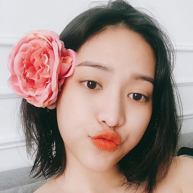 Một số người còn ghép ảnh xưa - nay của Thúy Vi và thừa nhận cô là ca “dậy thì thành công” xuất sắc.