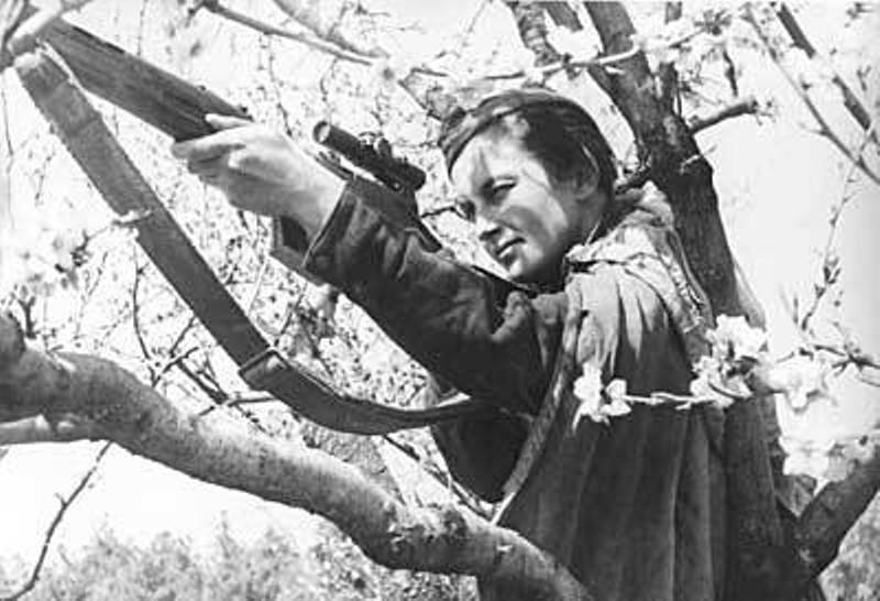 Nữ xạ thủ chết chóc nhất thế giới khiến quân Hitler sợ khiếp vía - 2