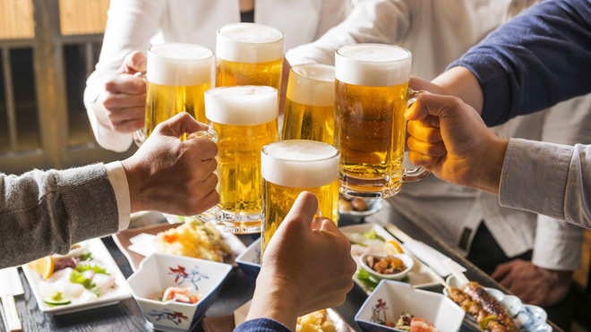 Học người Nhật cách uống rượu bia không lo viêm đại tràng - 1