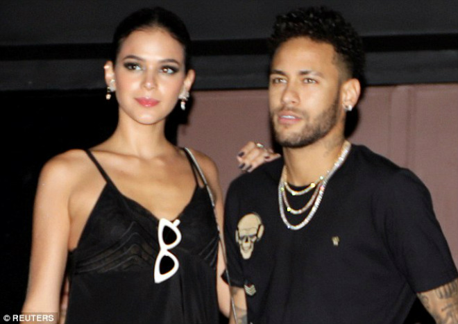 Neymar què chân, “quẩy” tưng bừng bên mỹ nữ: Ham vui dễ lỡ hẹn World Cup - 2