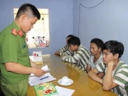 Pháp luật - Công an đột kích sới xóc đĩa, nhiều con bạc đạp cửa tháo chạy
