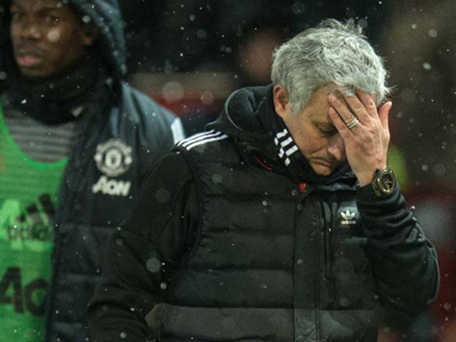 MU trước ngã ba đường: Giữ Mourinho hay quỵ lụy quyền lực SAO? - 1