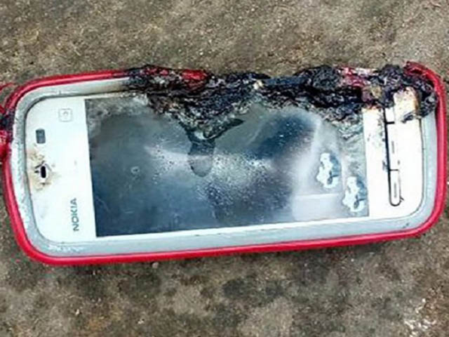 Điện thoại Nokia 5233 phát nổ khiến thiếu nữ tử vong