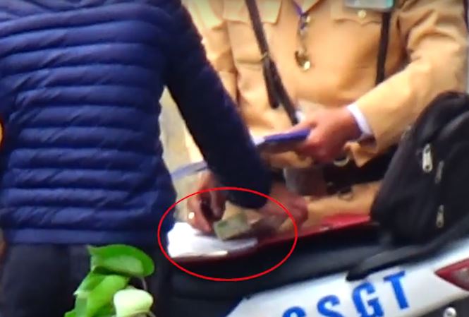 Nóng 24h qua: Vì sao hai tỉ phú Vietlott hụt jackpot 300 tỉ đồng? - 2